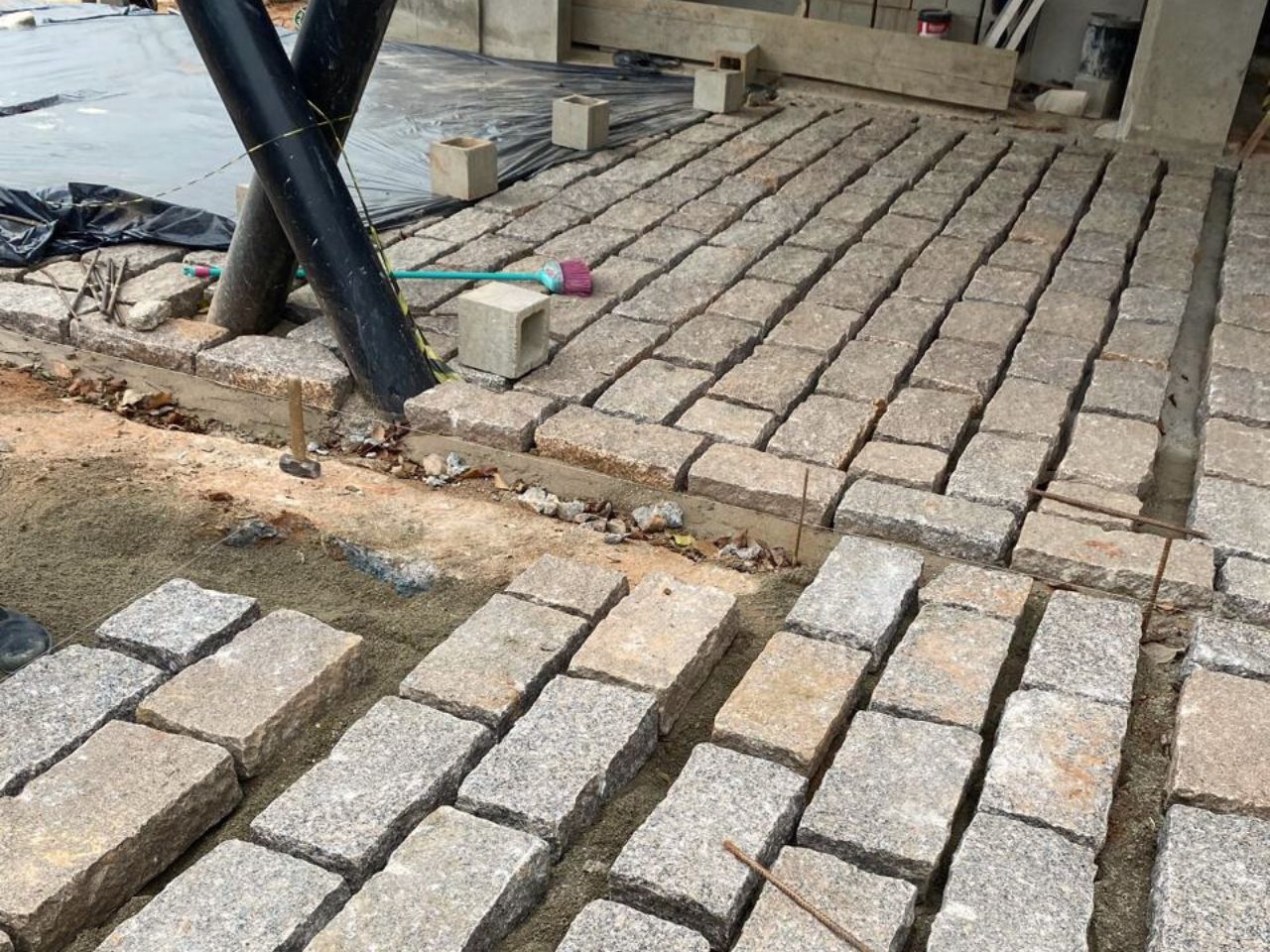 calçamento de pedras folheta